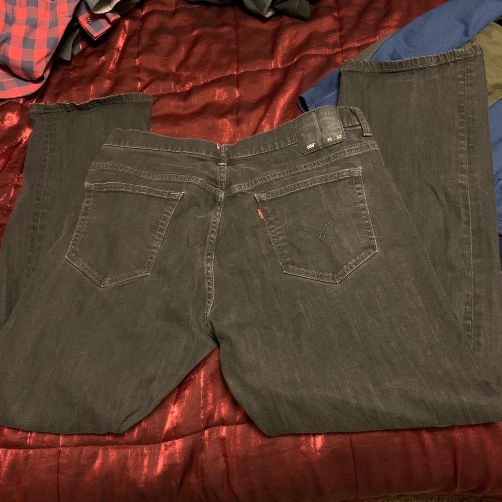 EUC Levi jeans 569